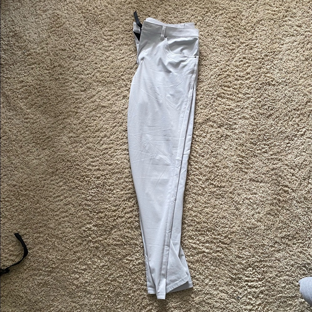 NWT LULULEMON ABC 34’ SLIM FIT WARPSTREAM PANTS - perfect condition!